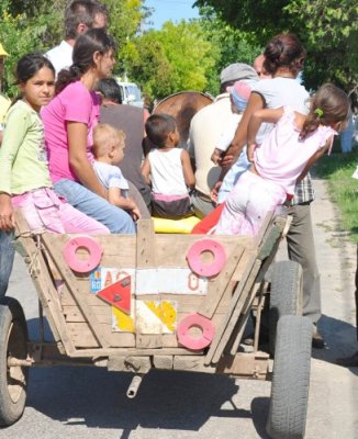 Accident rutier grav: o femeie care conducea o căruţă a ajuns la spital